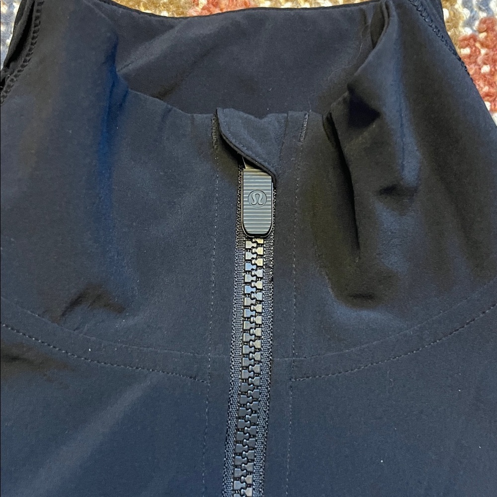Lululemon Sights Seen Jacket Black Size 4 Rare EUC Athleisure Activewear - Picture 8 of 10